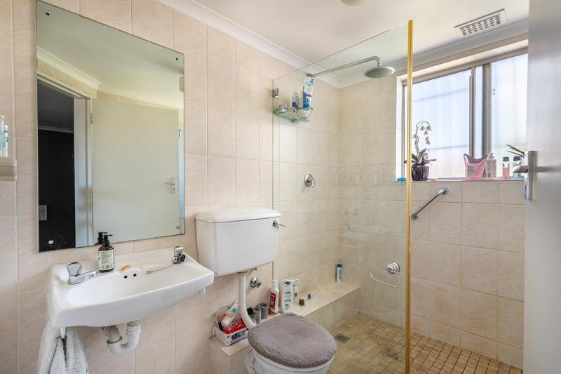 To Let 4 Bedroom Property for Rent in Pinelands Western Cape